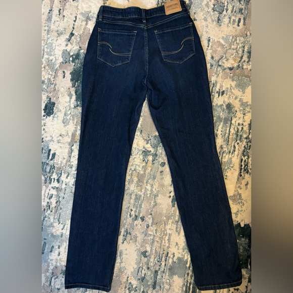 Levi’s Signature Mid-rise Straight Leg Jeans, size 2. - Picture 4 of 8